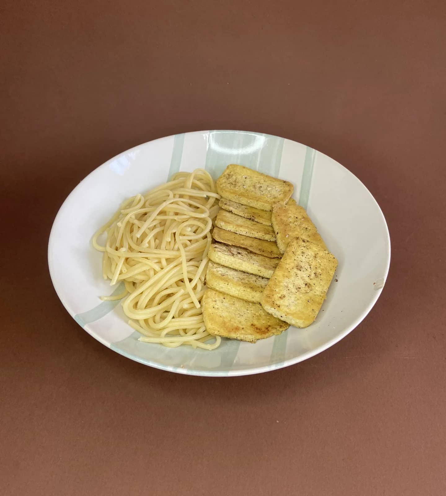 Esparguete com Tofu Dourado