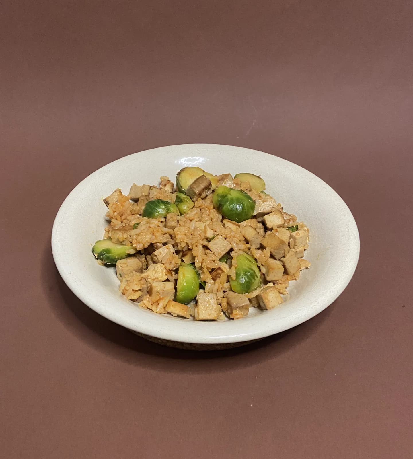 Arroz Salteado com Tofu e Couve de Bruxelas
