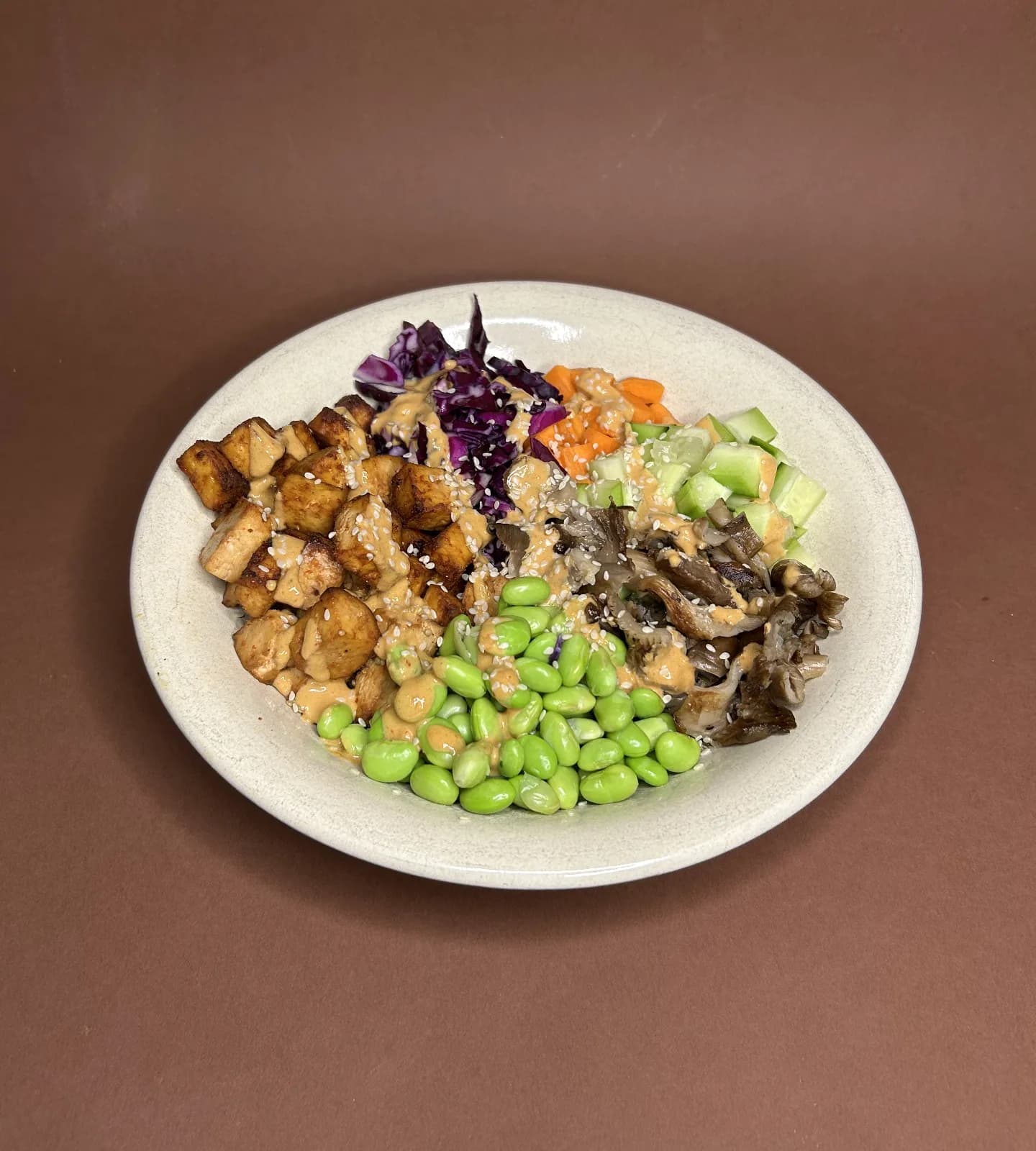 Bowl de Quinoa, Tofu e Legumes
