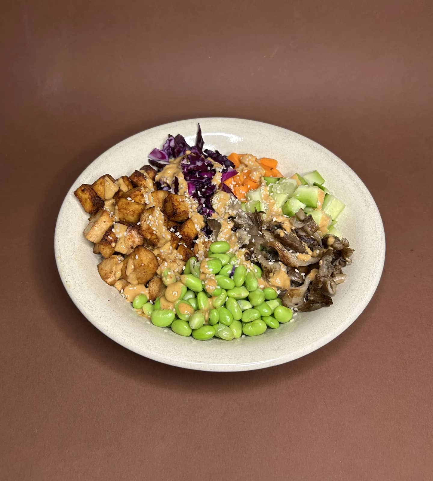 Bowl de Quinoa, Tofu e Legumes