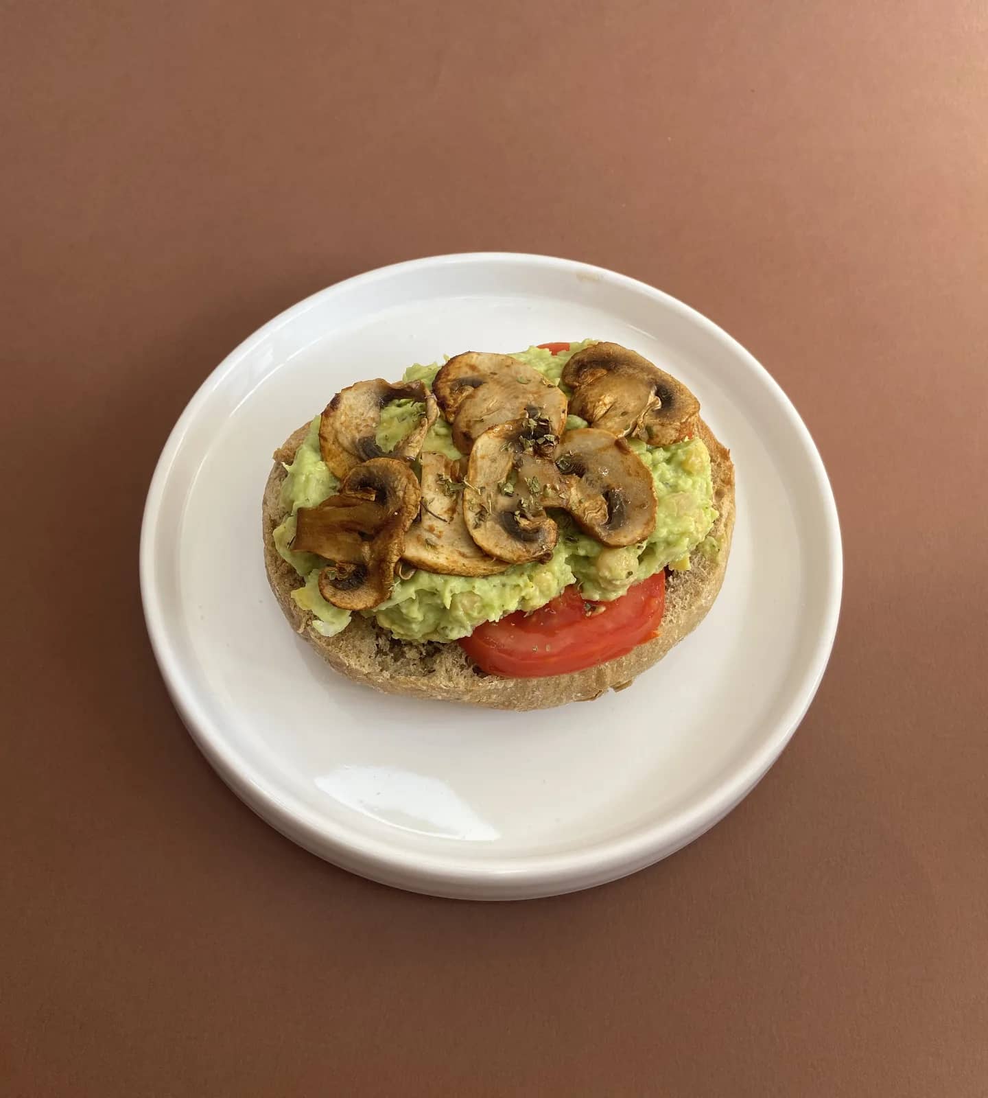 Tosta de Abacate e Cogumelos